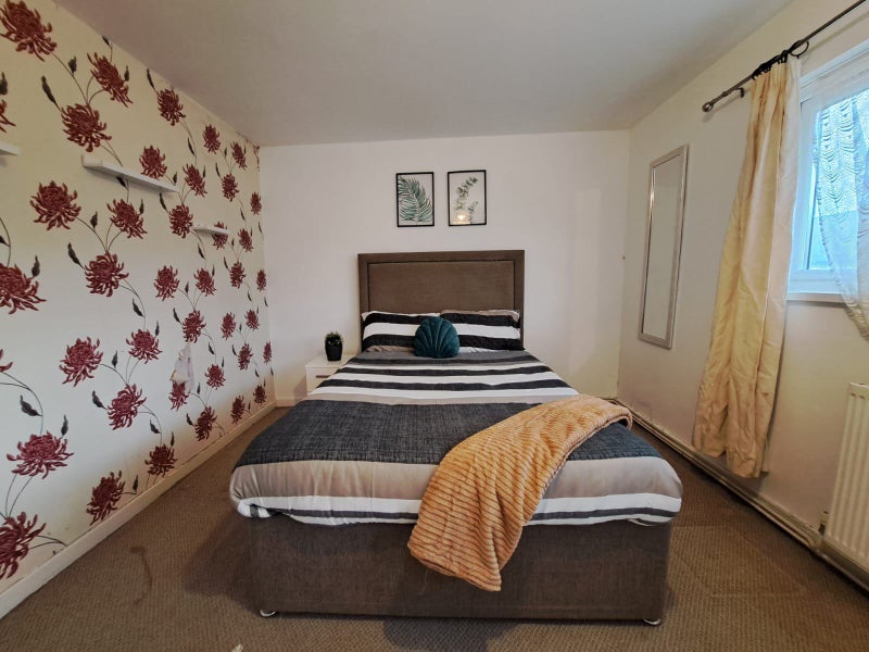 ❤️ Lovely E14 Room for Couples – October Move ❤️