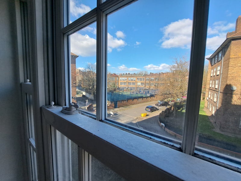 Room in Amazing Location in OVAL