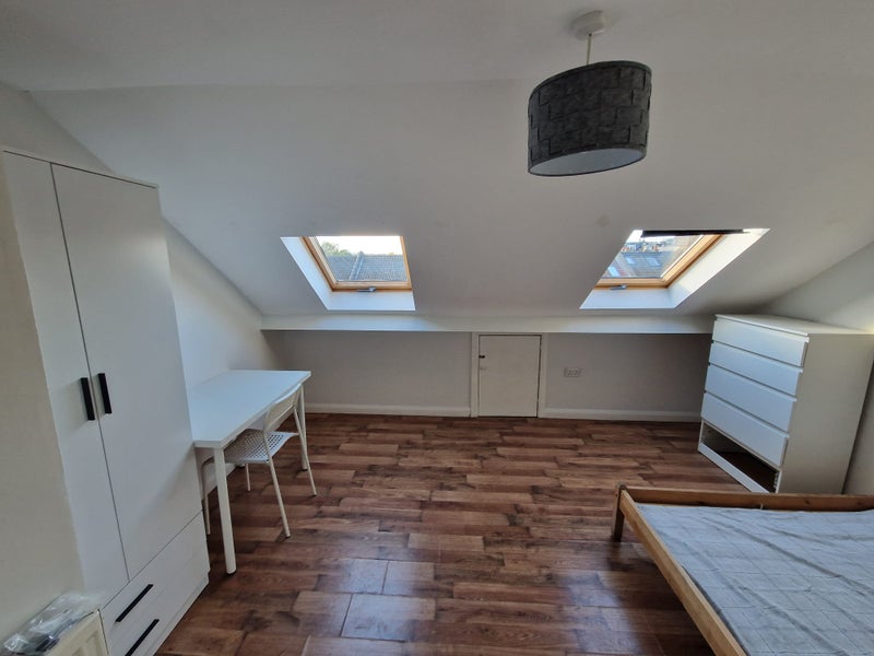🌟 Spacious Room N15 | Available July 1 🏡