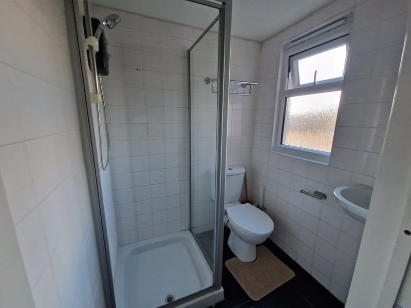 🌟 Spacious Room N15 | Available July 1 🏡