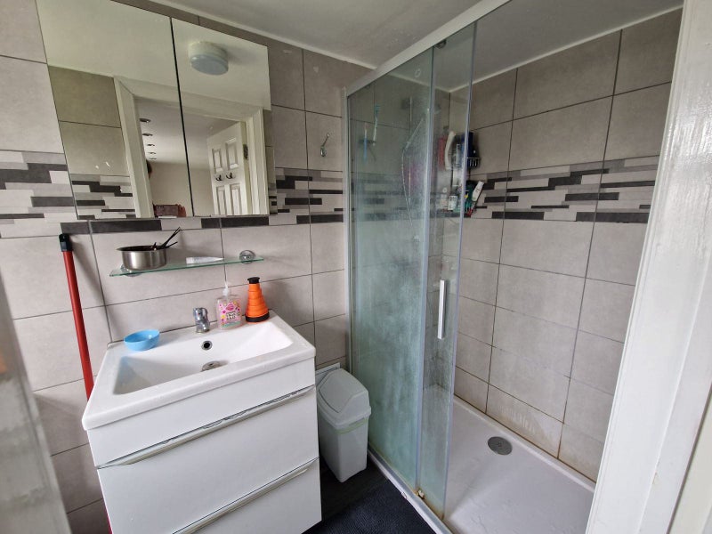 🏡 Lovely Ensuite Room in Newbury Park ✨