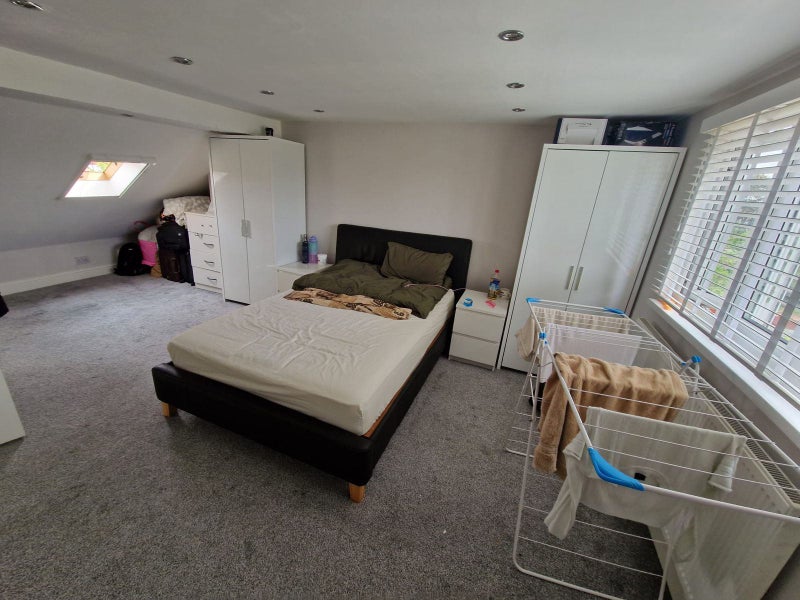 🏡 Lovely Ensuite Room in Newbury Park ✨