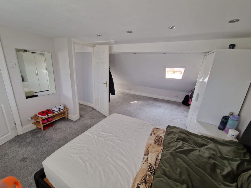 🏡 Lovely Ensuite Room in Newbury Park ✨