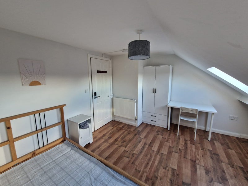 Double room close to Downhills Park