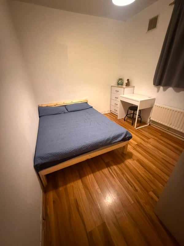 🏡 Double room in Oval - Available NOW