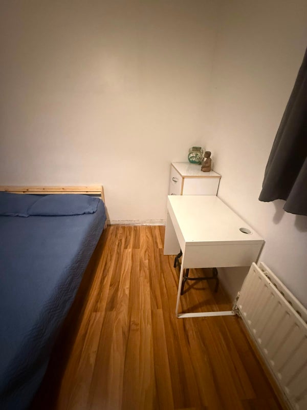 🏡 Double room in Oval - Available NOW