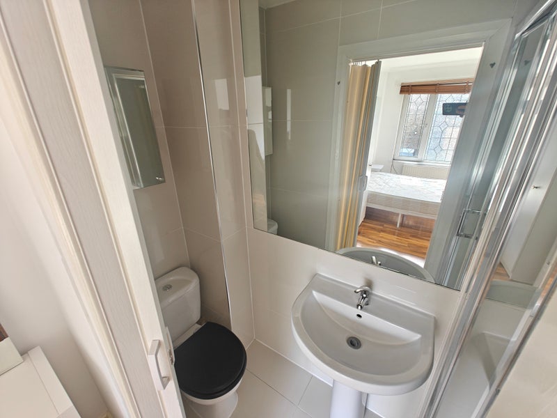 🌟 Lovely Ensuite Room – All Saints 📍July