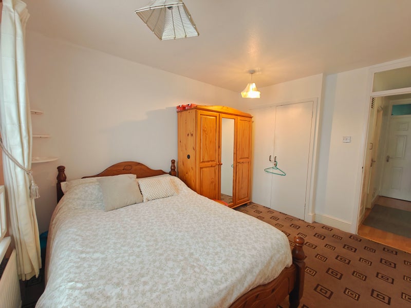 🏠 Double Room with Garden 🌿 Call Now!