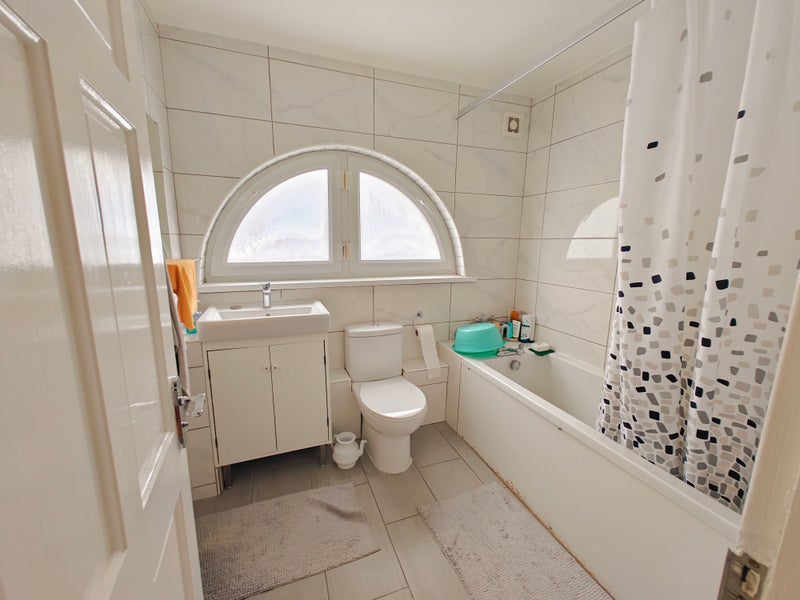 🏠 Double Room with Garden 🌿 Call Now!