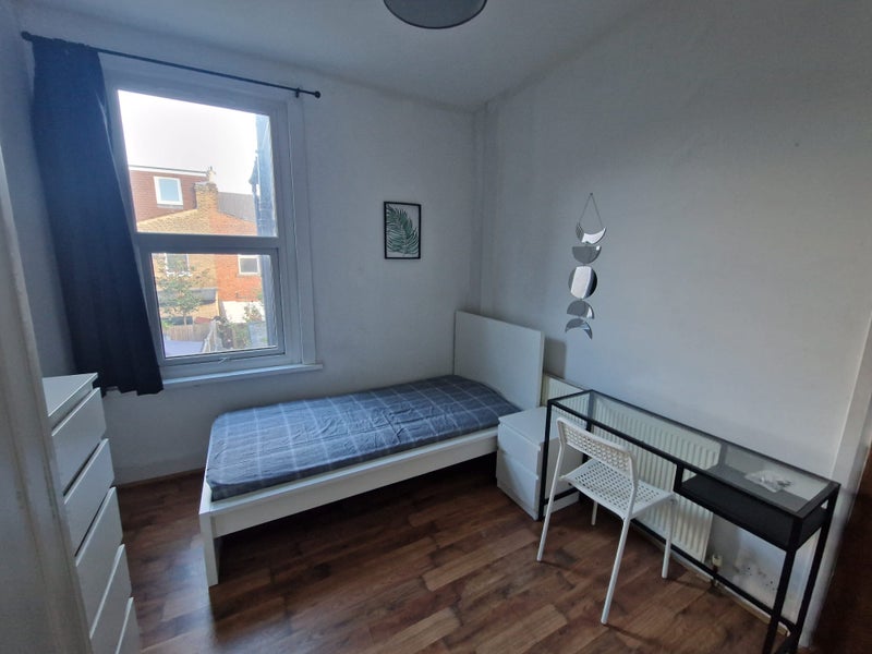🔥 Single Room in Seven Sisters | 1st November