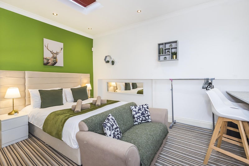 🏙️✨ Charming Studio in Angel | From 1st September