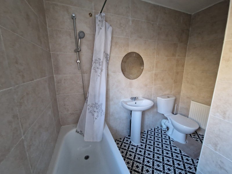 Double room close to Turnpin Lane Station