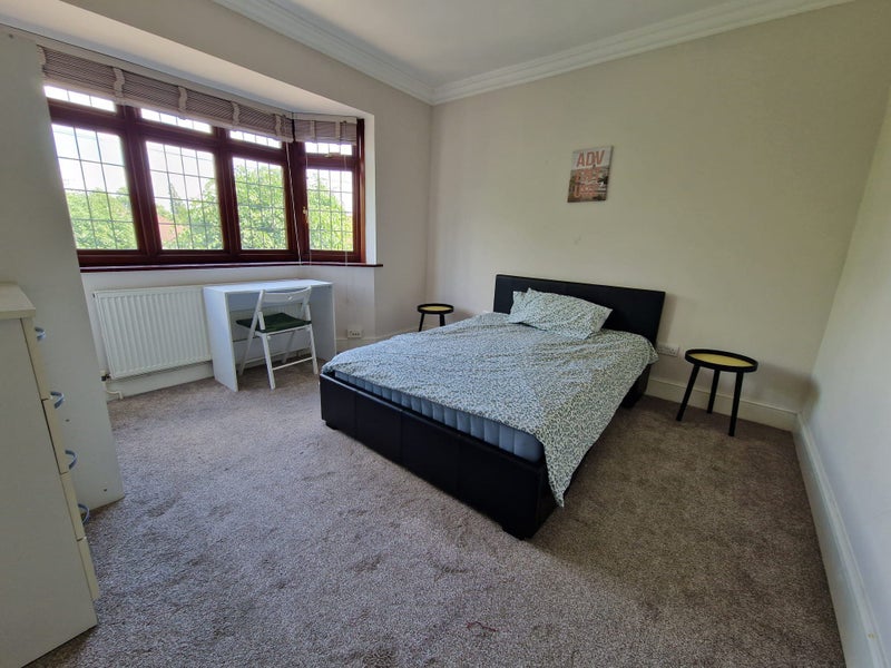 🏡 Double Room in Newbury Park