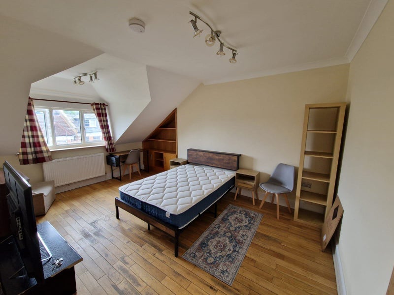 ✨ 3 Rooms Available in Archway