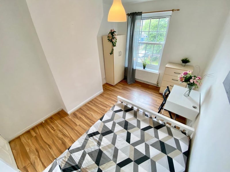 🏡 Kennington Double Rooms From July
