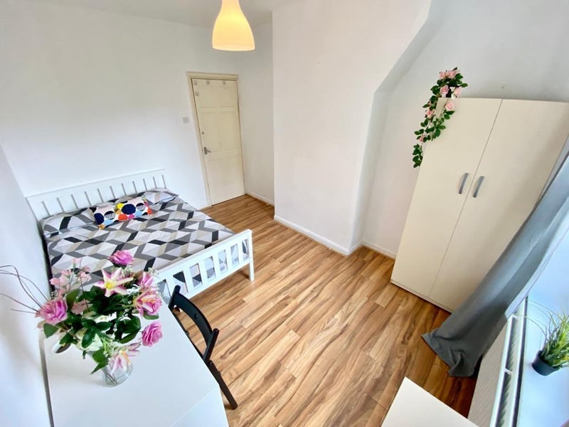 🏡 Kennington Double Rooms From July