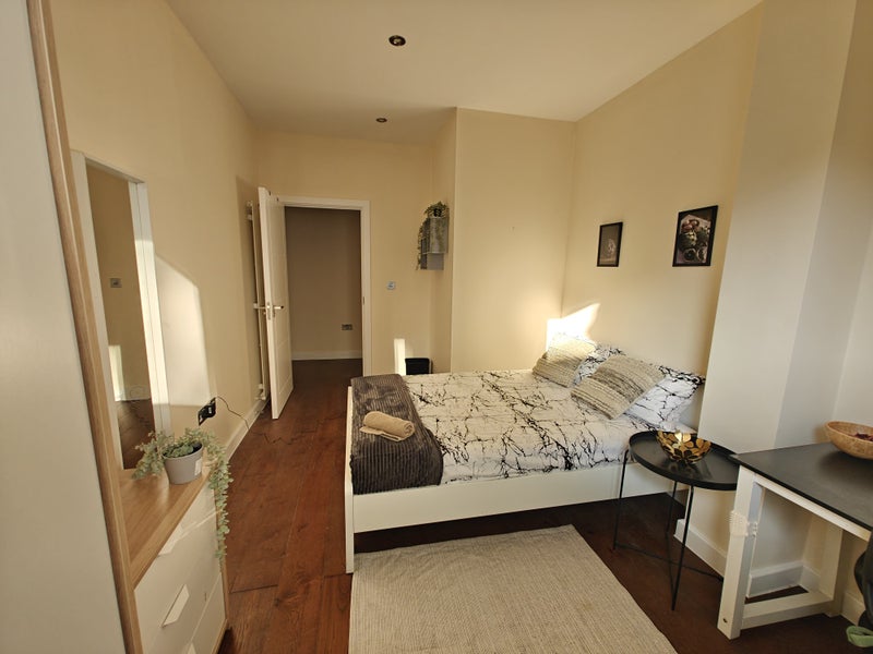 🚨E14 Alert: 3 Gorgeous Rooms Just Listed!🚨