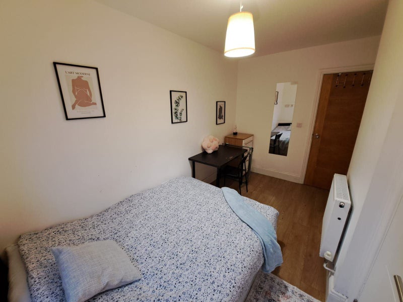 🏡 Stylish Ensuite Room in Poplar From September🔥