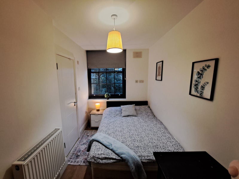 🏡 Stylish Ensuite Room in Poplar From September🔥