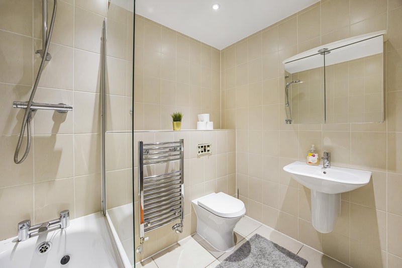 Ensuite Room Available in Canary Wharf ⭐️