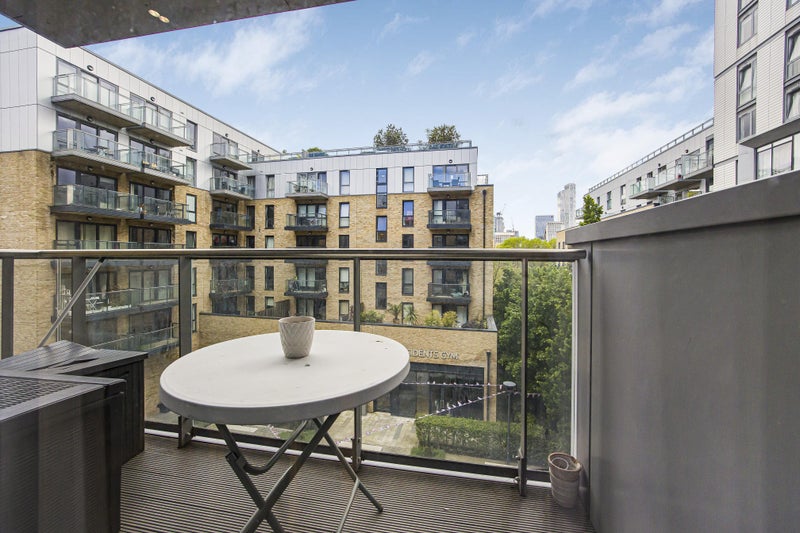 Ensuite Room Available in Canary Wharf ⭐️