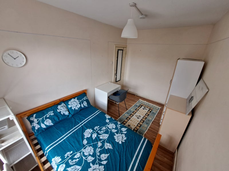 🚆 Double Room in Oval 1st December 🚆