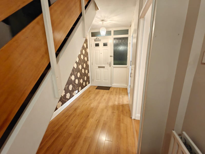 🏡 Specious Room Near Shadwell Available Now! 🏡