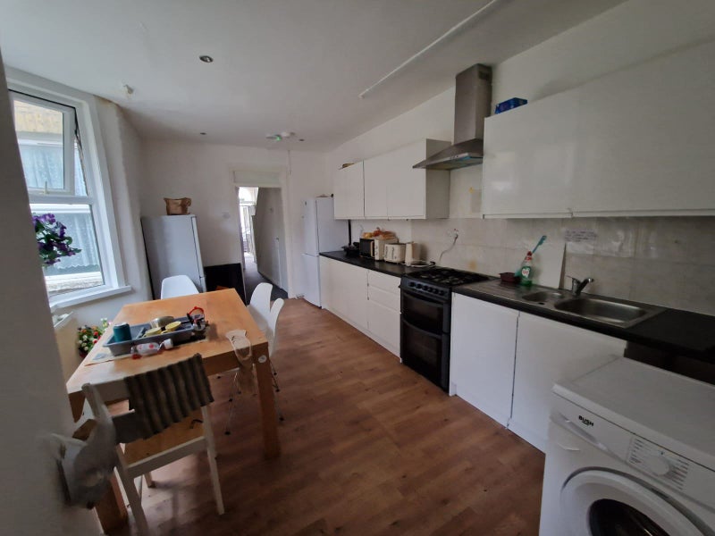 ✨ Cosy Room in Stratford From September ✨