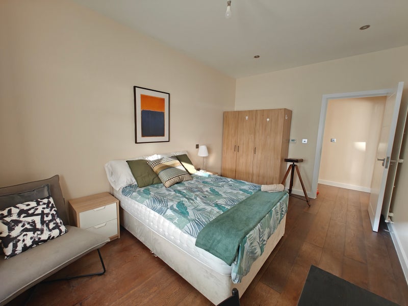 Spacious Double Room in poplar