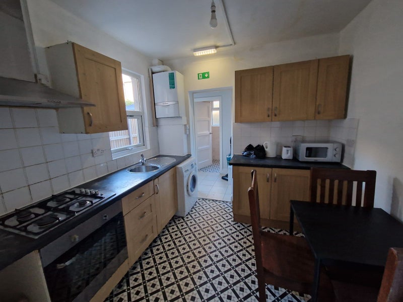 🍀 Bright Room in Seven Sisters Available Now 🍀
