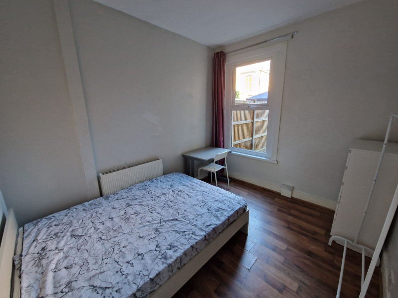 🍀 Bright Room in Seven Sisters Available Now 🍀