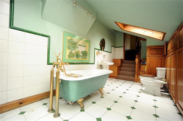 Huge Room in Beautiful Newly Refurbed Luxury Home!