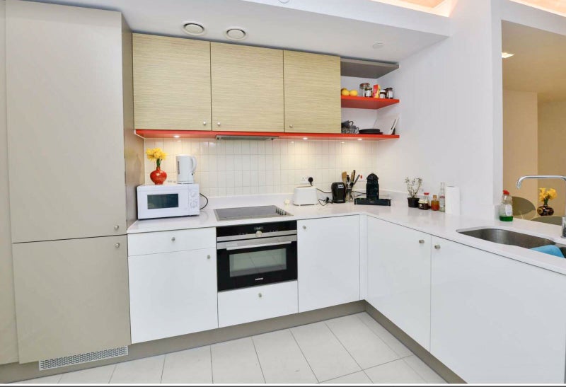 Double ensuite room in Royal Victoria/Gym/Concierge