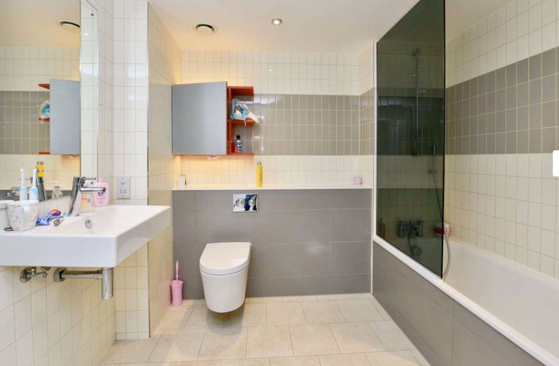 Double ensuite room in Royal Victoria/Gym/Concierge