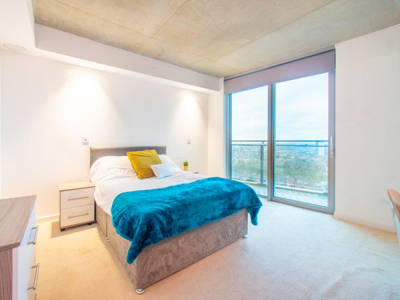 Double ensuite room in Royal Victoria/Gym/Concierge