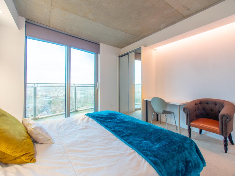 Double ensuite room in Royal Victoria/Gym/Concierge