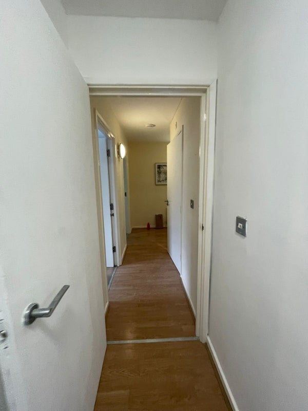 Modern double room available now ! BOW