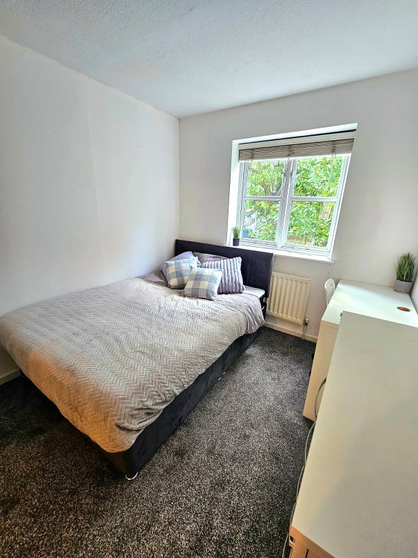 Ensuite  room In Canada Water