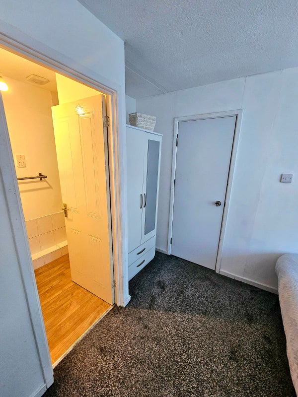 Ensuite  room In Canada Water