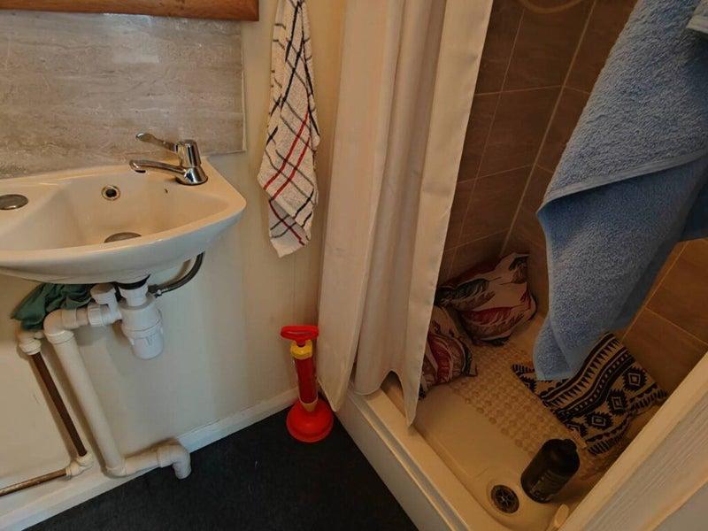 Studio Flat High Road Willesden NW10