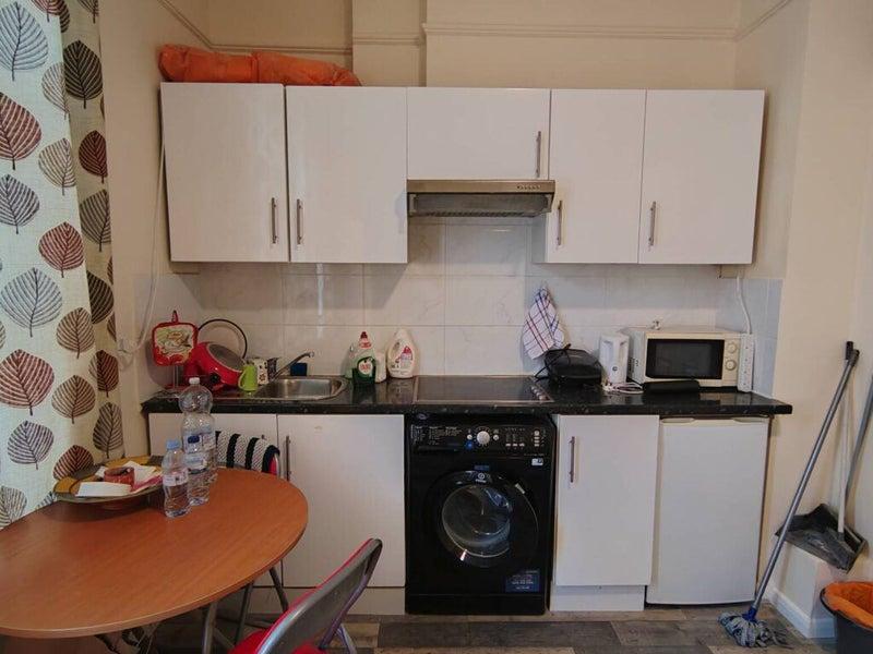 Studio Flat High Road Willesden NW10