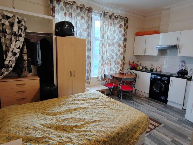 Studio Flat High Road Willesden NW10