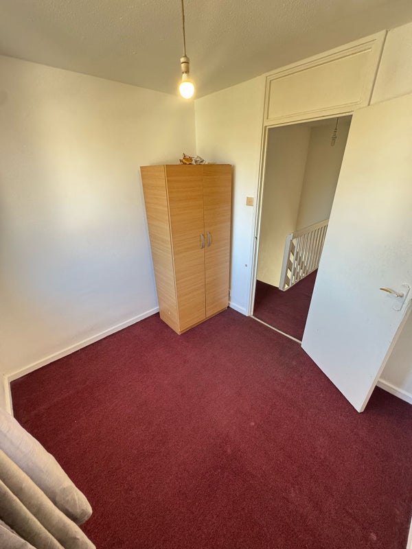 5 Lovely Bedrooms Located in the Hearts of E6