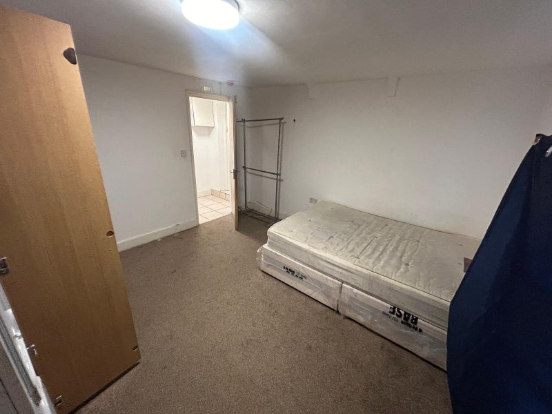 Modern 1 Bedroom Flat Located Near Westfield E15