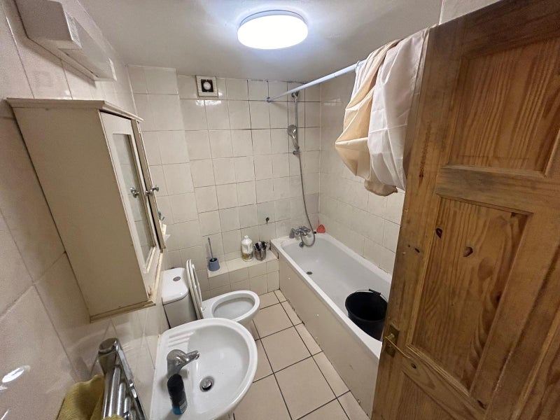 Modern 1 Bedroom Flat Located Near Westfield E15