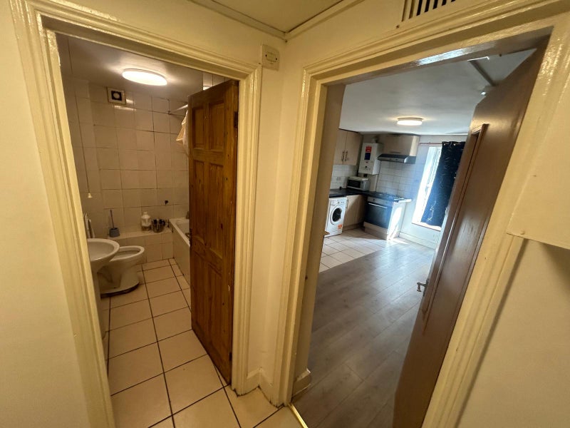 Modern 1 Bedroom Flat Located Near Westfield E15