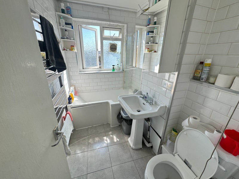 Spacious Double Bedroom Located in Whitechapel E1