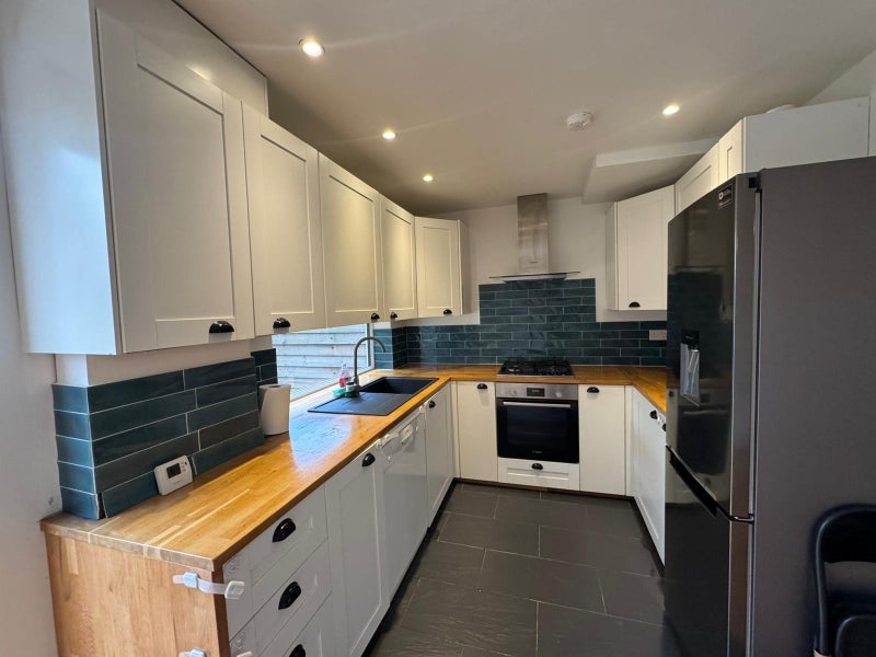 *Modern 4 Bedroom House in Rainham Avail Now RM13