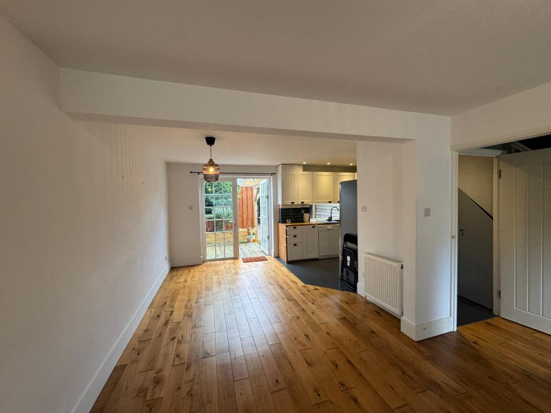 *Modern 4 Bedroom House in Rainham Avail Now RM13