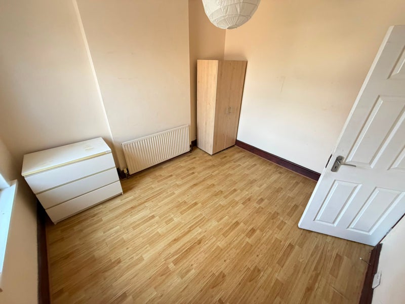 Double Bedroom Located in E15